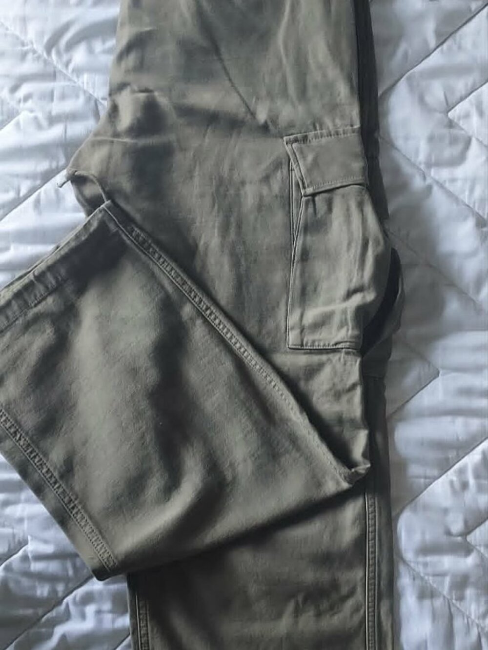 TNA Cargo pants - Women's size 0 - Aritzia - adjustable waist tabs - army green